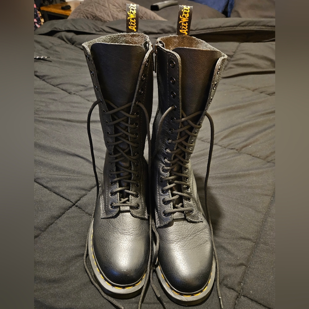 Dr. Martens 1B99 Women's 9